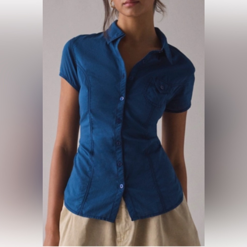 BDG Veronica Short Sleeve
Button-Down Shirt size XS in blue